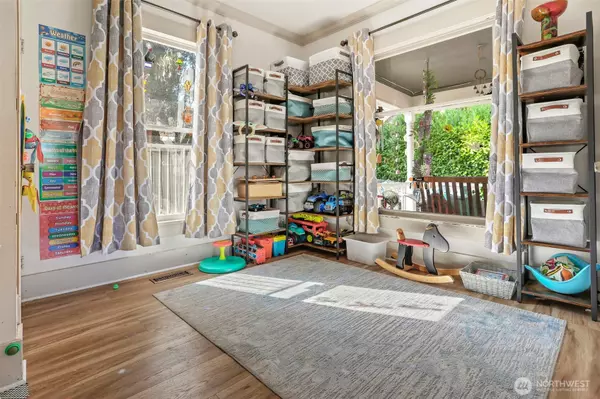 Seattle, WA 98199,3654 35th AVE W