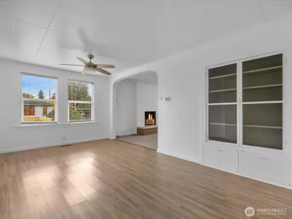 Everett, WA 98201,2431 Pine ST