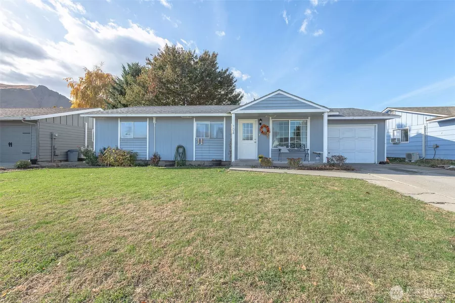 704 Cherry CT, Wenatchee, WA 98801