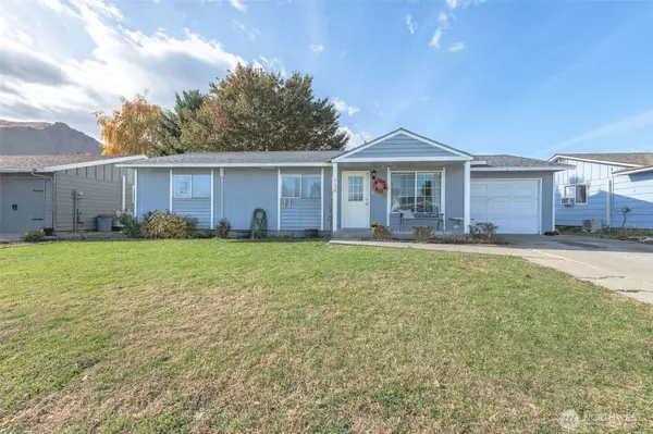 704 Cherry CT, Wenatchee, WA 98801