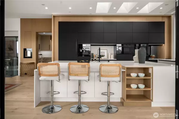 Kirkland, WA 98034,8933 NE 117th PL