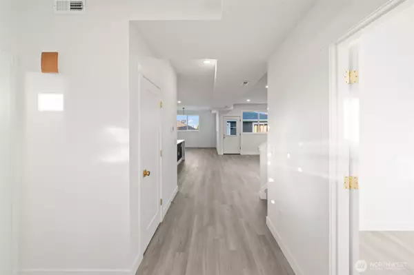 Tacoma, WA 98422,3102 44th AVE NE