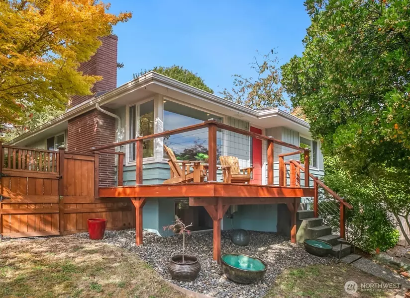 8213 37th AVE SW, Seattle, WA 98126