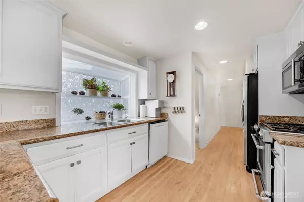 Edmonds, WA 98020,21232 92nd PL W