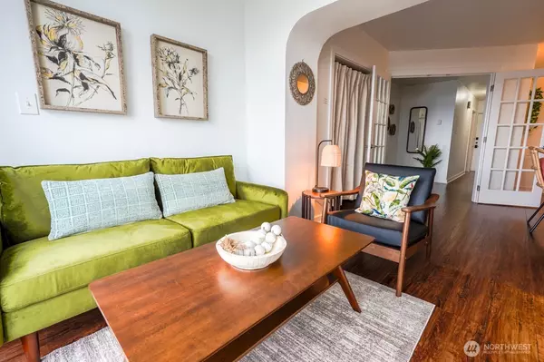 Seattle, WA 98116,4027 Beach Drive SW #2