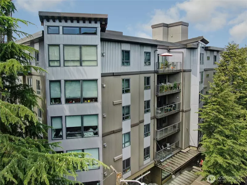 5001 California AVE SW #212, Seattle, WA 98136