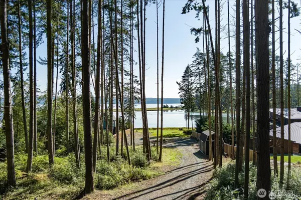 487 Race RD, Coupeville, WA 98239