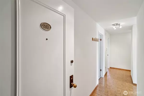 Seattle, WA 98199,1964 26th AVE W #203