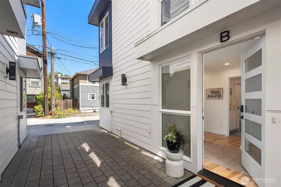 6042 B 41st AVE SW, Seattle, WA 98136