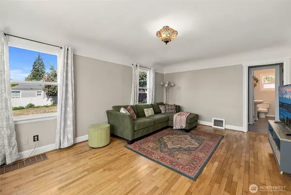 Tacoma, WA 98408,6329 S J ST