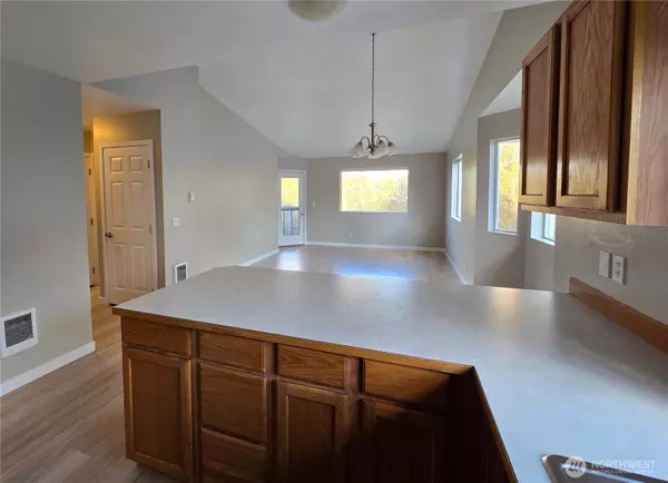 Kent, WA 98030,12432 SE 272 PL #B202