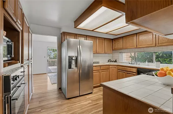 Seattle, WA 98105,4927 Purdue AVE NE