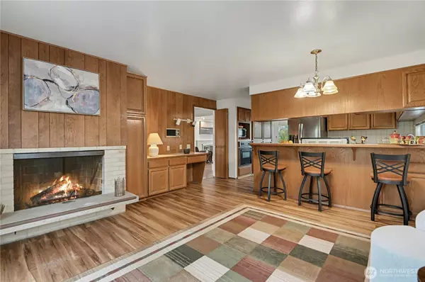 Seattle, WA 98105,4927 Purdue AVE NE