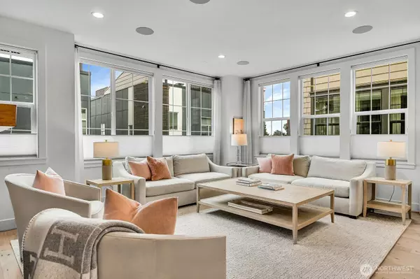 Seattle, WA 98119,2130 10th AVE W #28