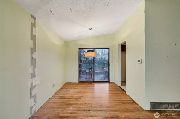 Bellevue, WA 98007,15424 SE 7th PL