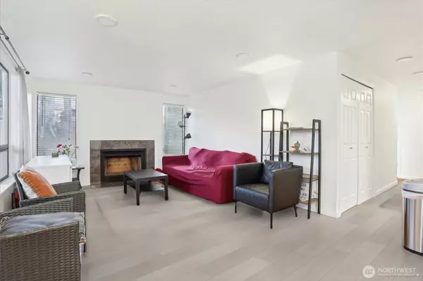 Bellevue, WA 98007,705 NE 143rd AVE #A1