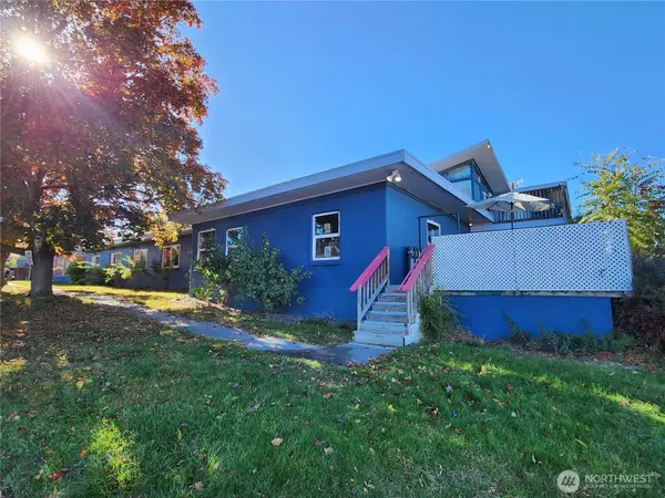 1213 N Morain LOOP N, Kennewick, WA 99336