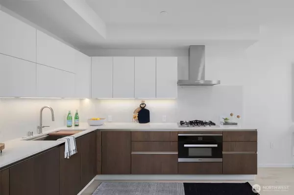 Bellevue, WA 98004,999 110th AVE NE #401