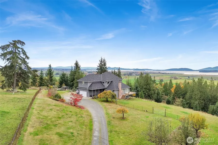 16204 Lookout LN, Bow, WA 98232
