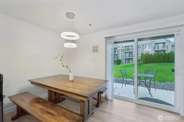 Kirkland, WA 98034,12510 109th CT NE #E101