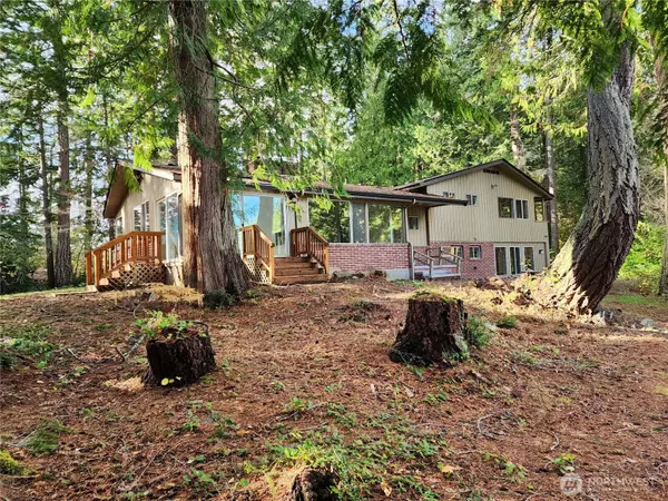 8775 Battle Point Dr NE, Bainbridge Island, WA 98110