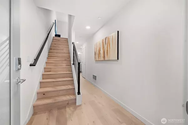 Seattle, WA 98103,1412 N 47th ST #B