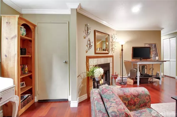 Bellevue, WA 98006,4106 Factoria BLVD SE #116