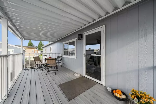 Enumclaw, WA 98022,915 Mt Villa LOOP