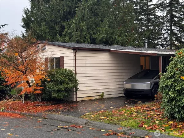 Everett, WA 98204,815 124th ST SW #1