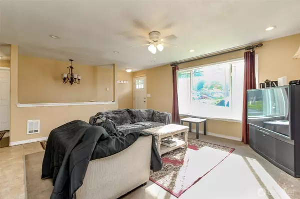 Puyallup, WA 98374,2211 24th AVE SE