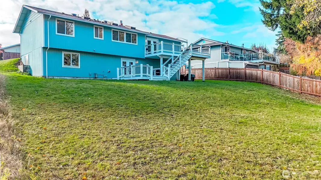 2211 24th AVE SE, Puyallup, WA 98374