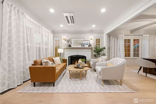 Seattle, WA 98115,6317 14th AVE NE