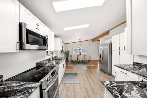 Enumclaw, WA 98022,207 Noble Fir CIR