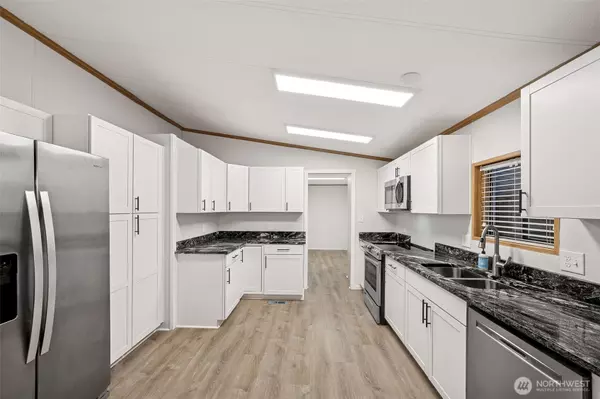 Enumclaw, WA 98022,207 Noble Fir CIR