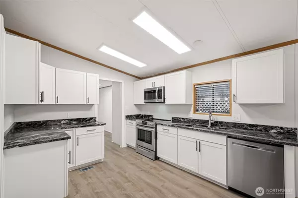 Enumclaw, WA 98022,207 Noble Fir CIR