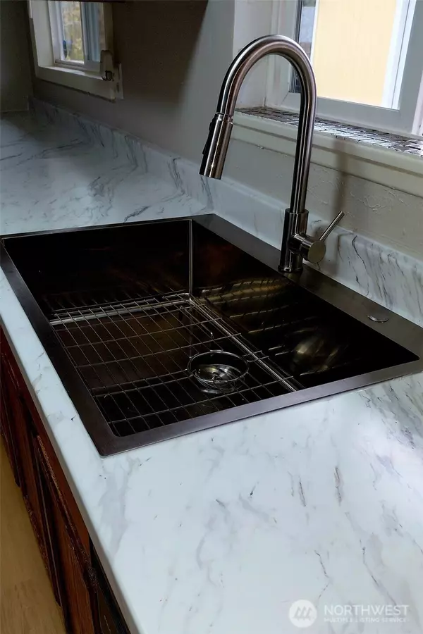 Federal Way, WA 98023,613 S 318th PL