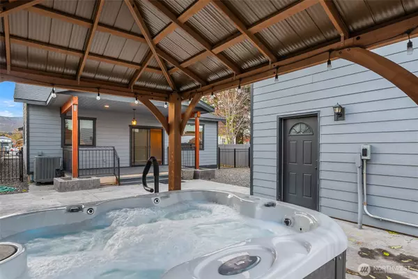 Wenatchee, WA 98801,815 Highland DR