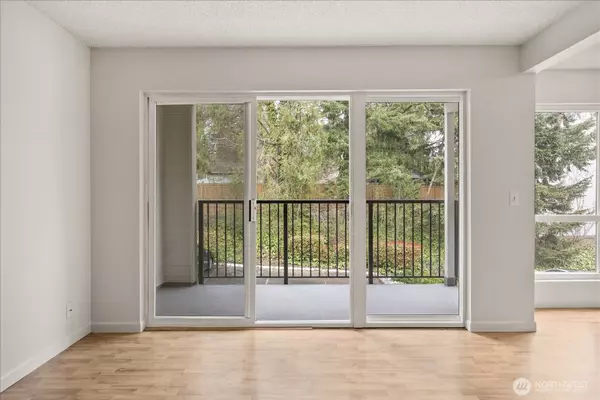 Bellevue, WA 98005,12631 NE 9th PL #C205