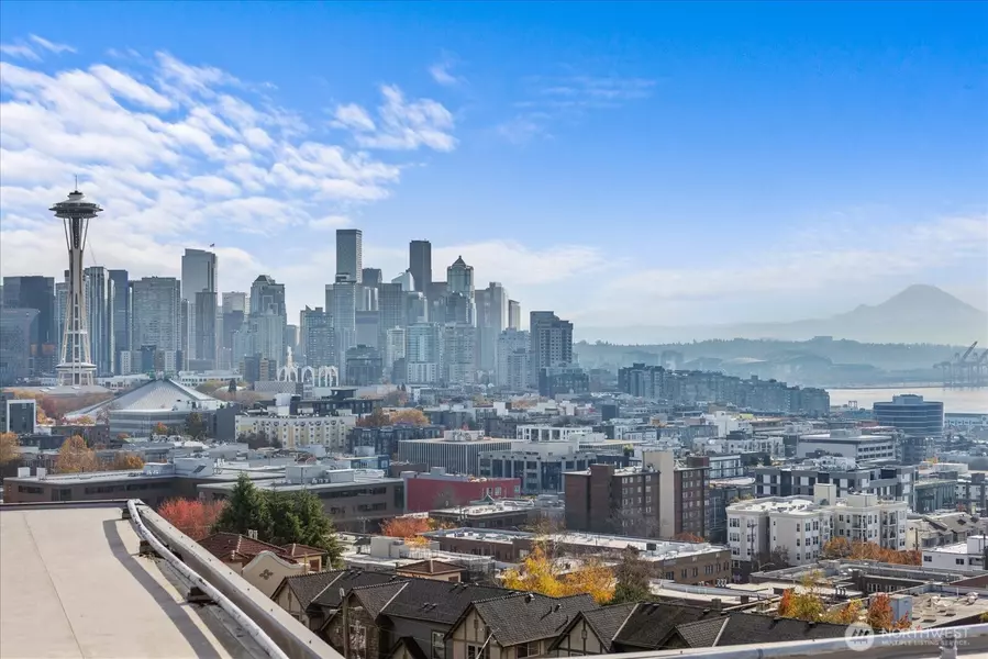 530 W Olympic PL #301, Seattle, WA 98119