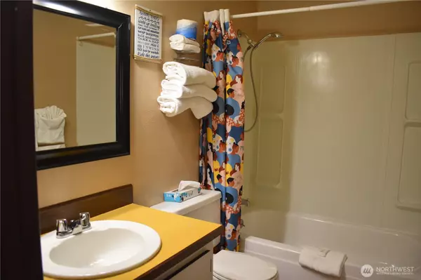 Long Beach, WA 98631,304 14th ST NW #109