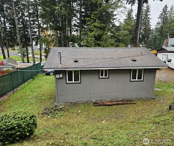231 E Lakeview DR, Grapeview, WA 98546
