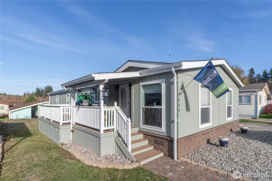 620 NE Saturn LN, Bremerton, WA 98311