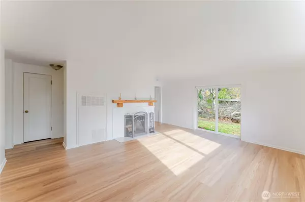 Kenmore, WA 98028,6416 NE 181st ST