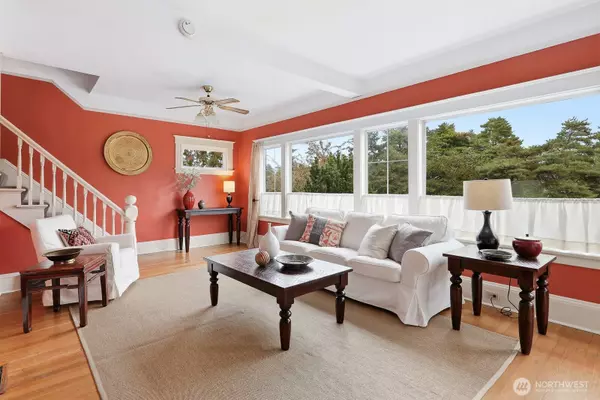 Seattle, WA 98103,932 N 70th ST