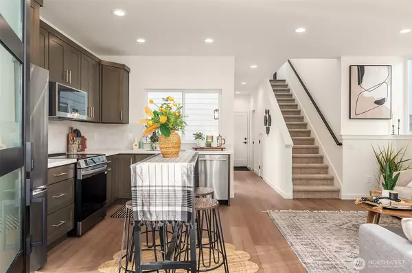 Seattle, WA 98125,12002 20th ST NE #3