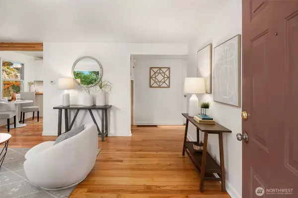 Seattle, WA 98106,9202 14th AVE SW