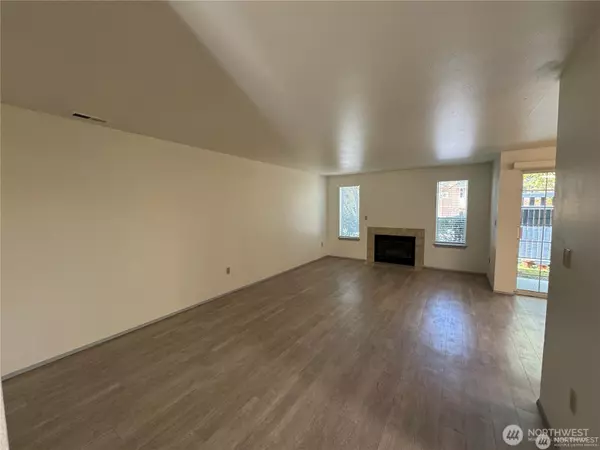 Puyallup, WA 98374,3939 10th ST SE #C1