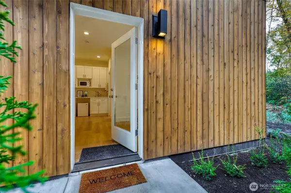 Bothell, WA 98011,10626 E Riverside Dr