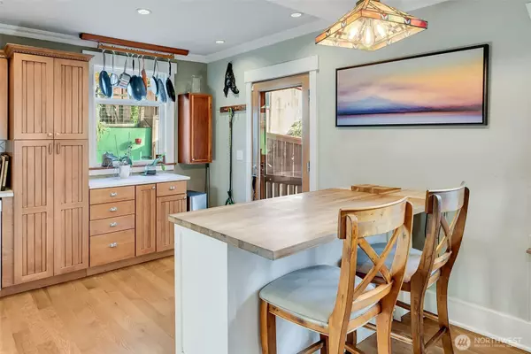 Seattle, WA 98136,6016 44th AVE SW