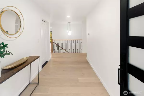 Lake Forest Park, WA 98155,16040 36th AVE NE